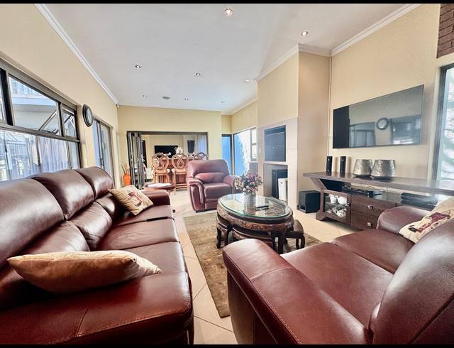 4 BEDROOM HOUSE FOR SALE IN ASPEN HILLS